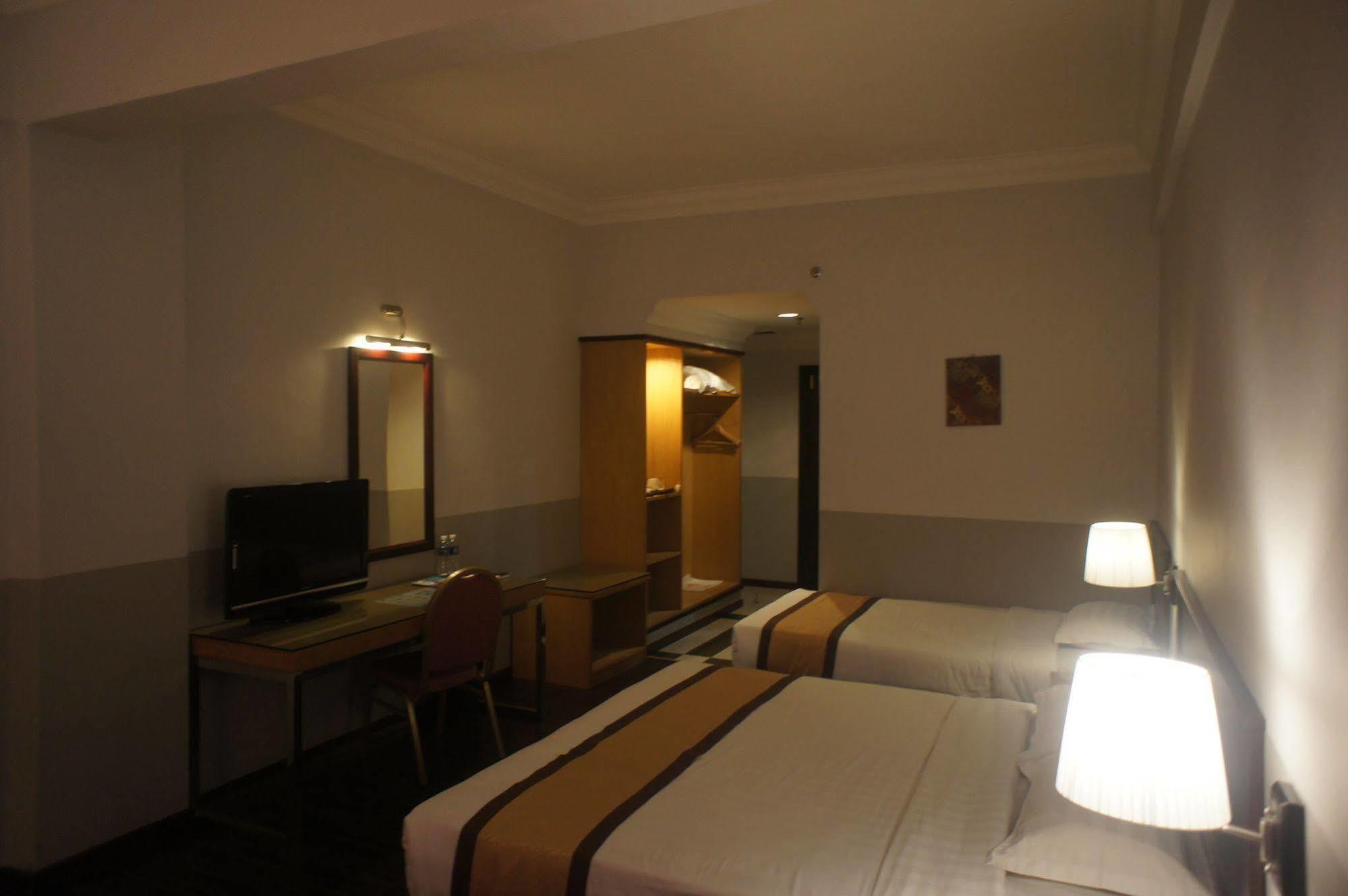 Tyng Garden Hotel Sandakan Exterior foto